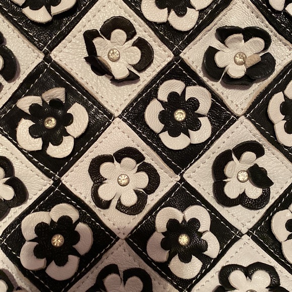 Almost new 3D flowered purse in leather with flower petals able to be felt! - Picture 2 of 7